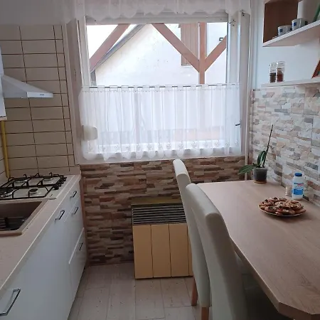 Nati Es Bea Vendeghaz * Hajdúszoboszló