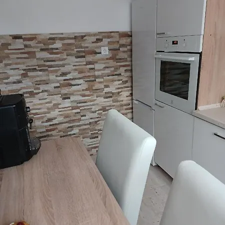 Nati Es Bea Vendeghaz