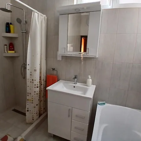 Nati Es Bea Vendeghaz Apartament