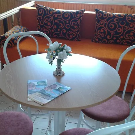 Nati Es Bea Vendeghaz